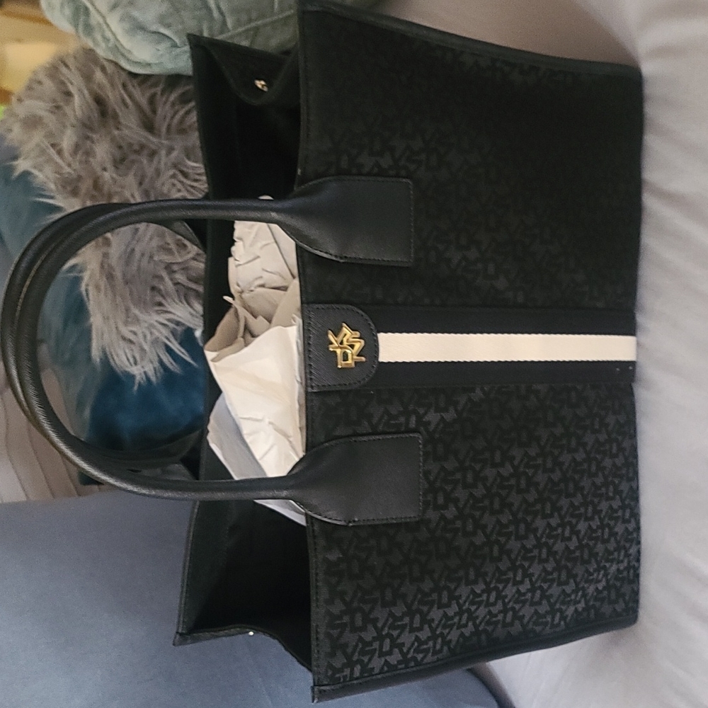 Hand Bag - Picture 2 of 6